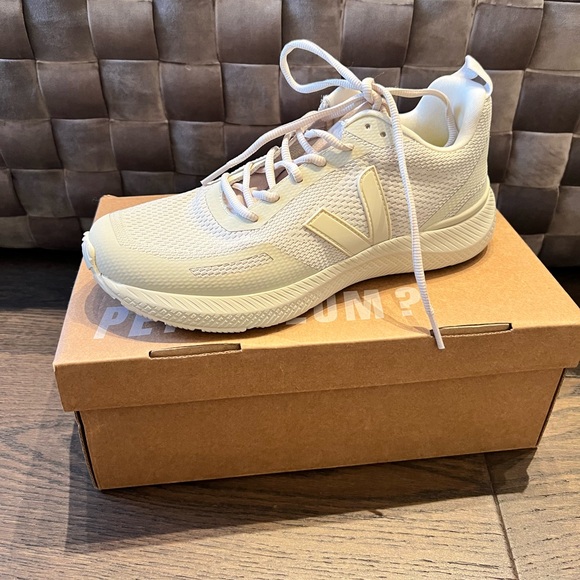 NWT Veja Impala Size 9 - Picture 4 of 7